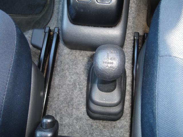 ジムニー FISフリースタイルワールドカップリミテッド パートタイム4WD・インタークーラーターボ・純正アルミ・CD/MD・AM/FMラジオ・フォグライト・シートヒーター・ミラーヒーター・電動格納ミラー・キーレスエントリー(19枚目)