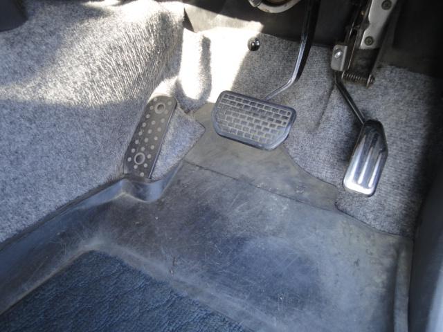 ジムニー FISフリースタイルワールドカップリミテッド パートタイム4WD・インタークーラーターボ・純正アルミ・CD/MD・AM/FMラジオ・フォグライト・シートヒーター・ミラーヒーター・電動格納ミラー・キーレスエントリー(21枚目)