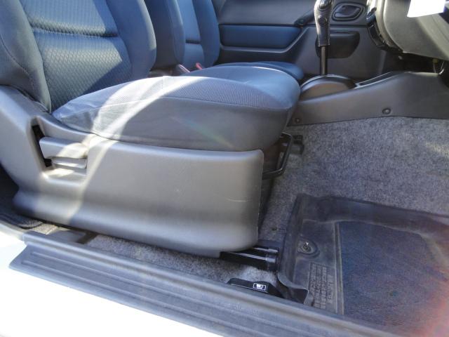 ジムニー FISフリースタイルワールドカップリミテッド パートタイム4WD・インタークーラーターボ・純正アルミ・CD/MD・AM/FMラジオ・フォグライト・シートヒーター・ミラーヒーター・電動格納ミラー・キーレスエントリー(23枚目)