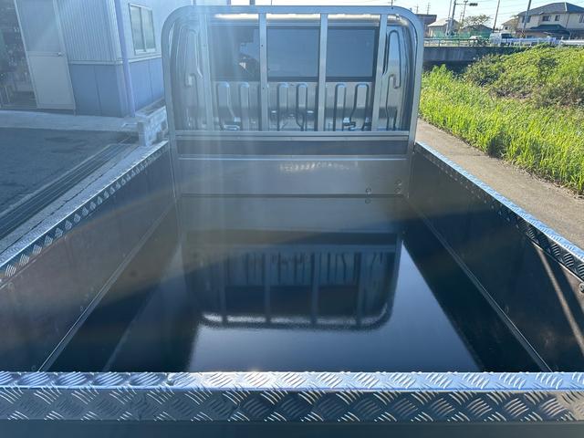 ダイナトラック Wキャブフルジャストロー Wキャブ レクサス1J7全塗装済み 弊社架装 メッキホイール 純正オプションフロントスポイラー 弊社架装サイドバンパー・フェンダー・泥除け・アオリ縞板製作 ディスプレイオーディオ アップルカープレイ(30枚目)