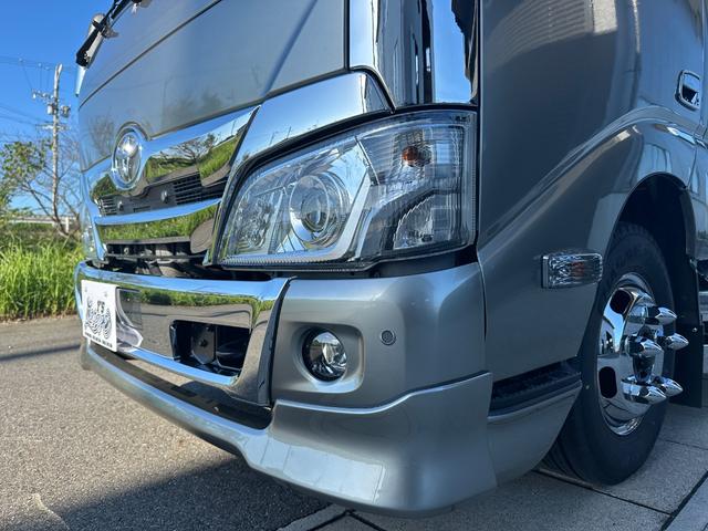ダイナトラック Wキャブフルジャストロー Wキャブ レクサス1J7全塗装済み 弊社架装 メッキホイール 純正オプションフロントスポイラー 弊社架装サイドバンパー・フェンダー・泥除け・アオリ縞板製作 ディスプレイオーディオ アップルカープレイ(32枚目)
