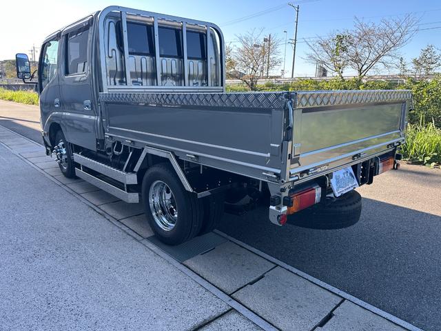 ダイナトラック Wキャブフルジャストロー Wキャブ レクサス1J7全塗装済み 弊社架装 メッキホイール 純正オプションフロントスポイラー 弊社架装サイドバンパー・フェンダー・泥除け・アオリ縞板製作 ディスプレイオーディオ アップルカープレイ(42枚目)