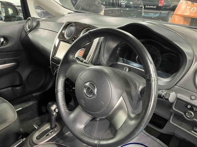 ノート ナビ TV オートライト キーレスエントリー アイドリングストップ 電動格納ミラー CVT CD ミュージックプレイヤー接続可 エアコン パワーステアリング パワーウィンドウ 運転席エアバッグ(40枚目)