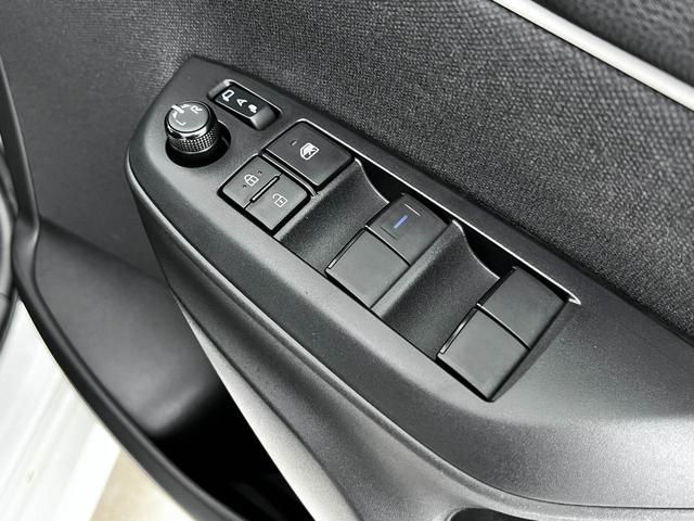 X ナビ ドライブコーダー プッシュスタートエンジン 横滑り防止機能 クルーズコントロール 4WD メモリーナビ バックカメラ 衝突防止システム Bluetooth接続 スマートキー 盗難防止システム(17枚目)
