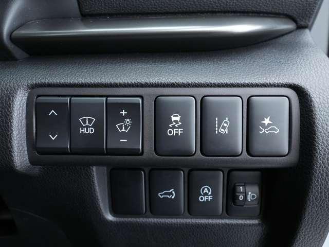 エクリプスクロス ブラックエディション マルチアラウンドモニター 電動サンルーフ&ルーフレール 純正8インチスマホ連携ナビ 純正ブラックアルミホイール ヘッドアップディスプレイ(12枚目)