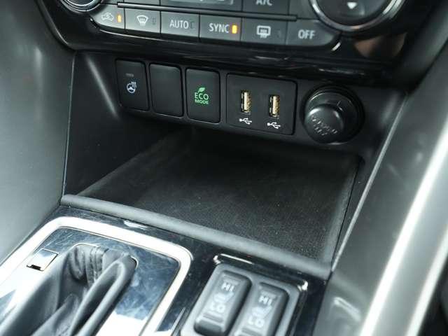 エクリプスクロス ブラックエディション マルチアラウンドモニター 電動サンルーフ&ルーフレール 純正8インチスマホ連携ナビ 純正ブラックアルミホイール ヘッドアップディスプレイ(17枚目)