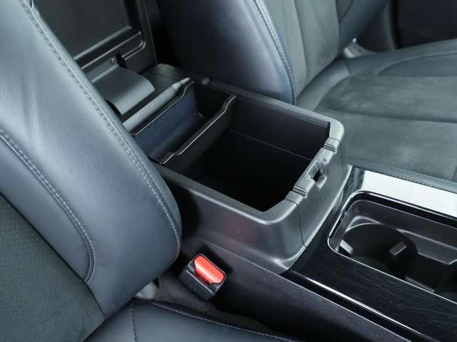 エクリプスクロス ブラックエディション マルチアラウンドモニター 電動サンルーフ&ルーフレール 純正8インチスマホ連携ナビ 純正ブラックアルミホイール ヘッドアップディスプレイ(23枚目)