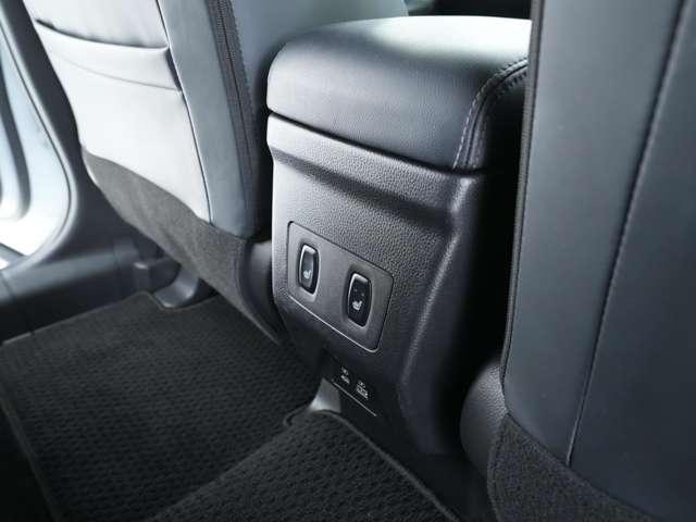 エクリプスクロス ブラックエディション マルチアラウンドモニター 電動サンルーフ&ルーフレール 純正8インチスマホ連携ナビ 純正ブラックアルミホイール ヘッドアップディスプレイ(24枚目)