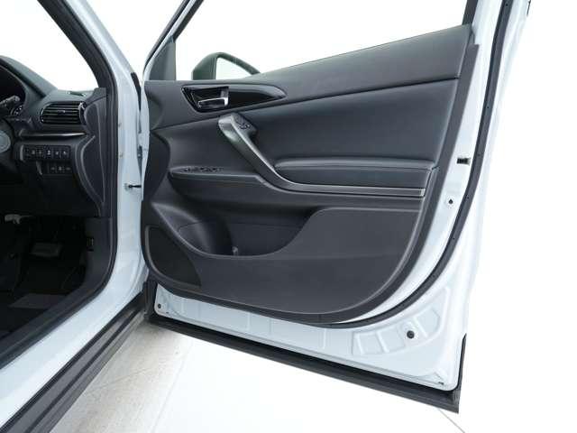 エクリプスクロス ブラックエディション マルチアラウンドモニター 電動サンルーフ&ルーフレール 純正8インチスマホ連携ナビ 純正ブラックアルミホイール ヘッドアップディスプレイ(26枚目)