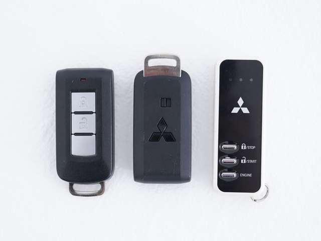 ｅＫカスタム Ｇ　バックカメラ　純正エンジンスターター　夏冬タイヤセット有　運転席シートヒーター　アイドリングストップ　ベンチシート　タッチパネル式エアコン　防錆塗装歴有（5枚目）