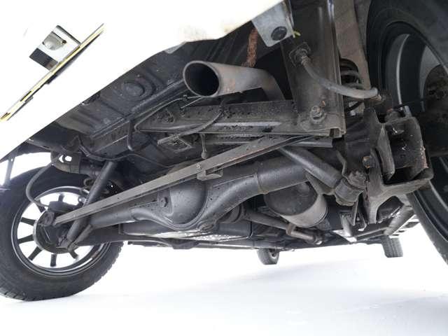 ｅＫカスタム Ｇ　バックカメラ　純正エンジンスターター　夏冬タイヤセット有　運転席シートヒーター　アイドリングストップ　ベンチシート　タッチパネル式エアコン　防錆塗装歴有（6枚目）