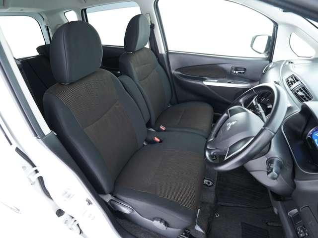 ｅＫカスタム Ｇ　バックカメラ　純正エンジンスターター　夏冬タイヤセット有　運転席シートヒーター　アイドリングストップ　ベンチシート　タッチパネル式エアコン　防錆塗装歴有（7枚目）