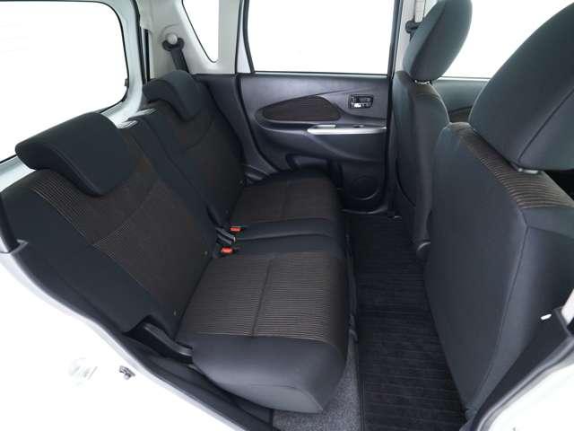 ｅＫカスタム Ｇ　バックカメラ　純正エンジンスターター　夏冬タイヤセット有　運転席シートヒーター　アイドリングストップ　ベンチシート　タッチパネル式エアコン　防錆塗装歴有（8枚目）