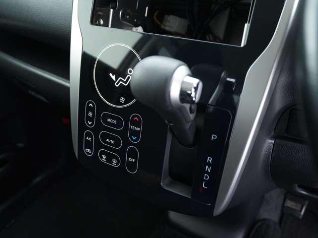 ｅＫカスタム Ｇ　バックカメラ　純正エンジンスターター　夏冬タイヤセット有　運転席シートヒーター　アイドリングストップ　ベンチシート　タッチパネル式エアコン　防錆塗装歴有（12枚目）