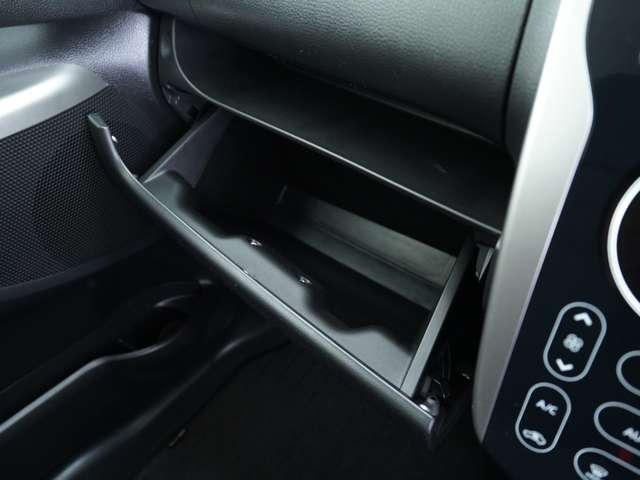 ｅＫカスタム Ｇ　バックカメラ　純正エンジンスターター　夏冬タイヤセット有　運転席シートヒーター　アイドリングストップ　ベンチシート　タッチパネル式エアコン　防錆塗装歴有（15枚目）