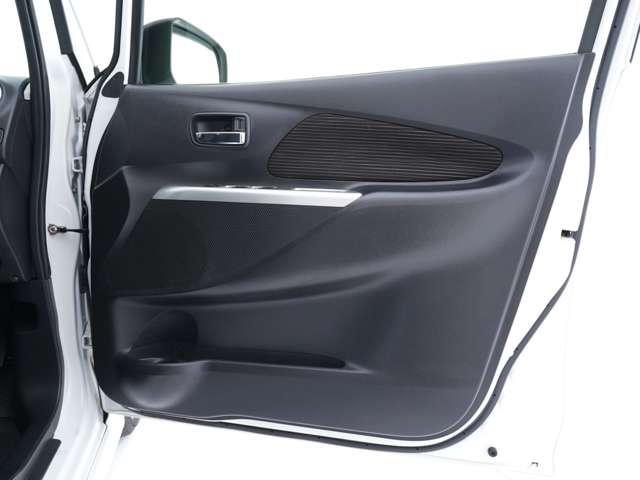 ｅＫカスタム Ｇ　バックカメラ　純正エンジンスターター　夏冬タイヤセット有　運転席シートヒーター　アイドリングストップ　ベンチシート　タッチパネル式エアコン　防錆塗装歴有（29枚目）