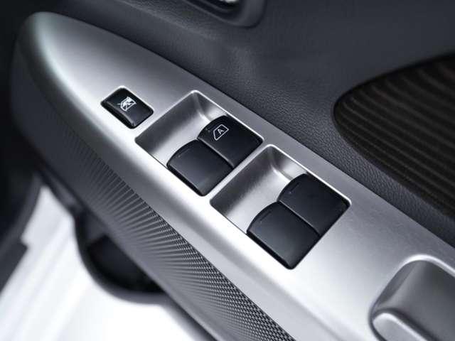 ｅＫカスタム Ｇ　バックカメラ　純正エンジンスターター　夏冬タイヤセット有　運転席シートヒーター　アイドリングストップ　ベンチシート　タッチパネル式エアコン　防錆塗装歴有（30枚目）