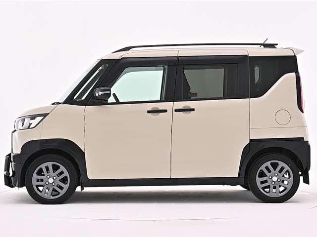 デリカミニ T プレミアム 純正9型ナビ バンパーガード(DANSHAQ) マッドフラップ エクステリアパッケージ エンジンフードエンブレム ETC ルーフレール 両側電動スライドドア ドライブレコーダー 純正エンジンスターター(3枚目)