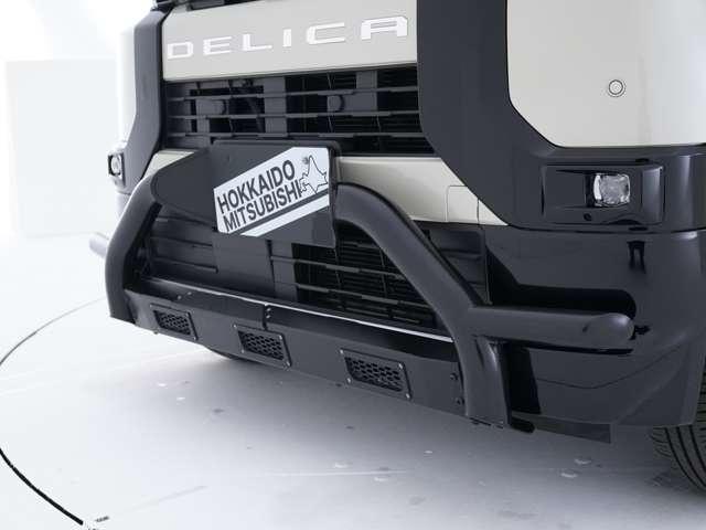 デリカミニ T プレミアム 純正9型ナビ バンパーガード(DANSHAQ) マッドフラップ エクステリアパッケージ エンジンフードエンブレム ETC ルーフレール 両側電動スライドドア ドライブレコーダー 純正エンジンスターター(4枚目)