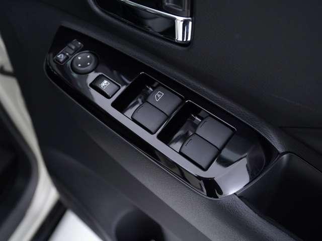 デリカミニ T プレミアム 純正9型ナビ バンパーガード(DANSHAQ) マッドフラップ エクステリアパッケージ エンジンフードエンブレム ETC ルーフレール 両側電動スライドドア ドライブレコーダー 純正エンジンスターター(42枚目)