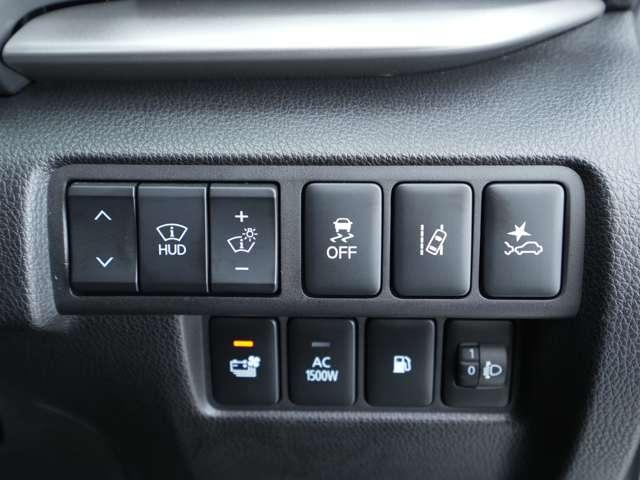 �e��@�\�ނ̃X�C�b�`�ł��I�w�b�h�A�b�v�f�B�X�v���C�̊p�x�▾�邳�̒����X�C�b�`�̑��A������h�~���u�⃌�[���L�[�v�A�V�X�g���̉^�]�x���@�\�̃I���^�I�t�X�C�b�`���������܂��I