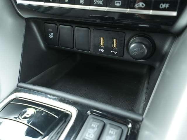 �A�N�Z�T���[�\�P�b�g�Ƃt�r�a�\�P�b�g�ł��I�g�т̏[�d��J�[�p�i�̓d���Ɋ��p�o���܂���܂��A�n���h���q�[�^�[�����ڂ��Ă���A�����G�߂ɂ��z�J�z�J�̃n���h���ŉ��K�ȉ^�]���y���ނ��Ƃ��o���܂���