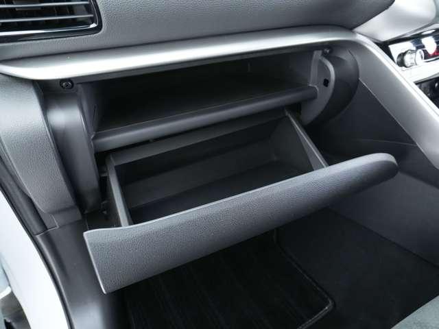 ����Ȏ�O�̑�e�ʂ̃O���[�u�{�b�N�X�ł��I�Ԍ��؂₨�Ԋ֘A�̏��ނ̕ۊǏꏊ�Ƀs�b�^���ł��I