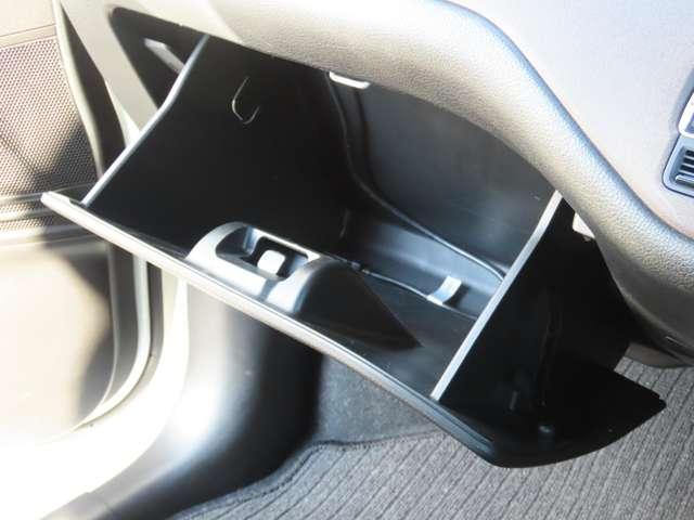 ����Ȏ�O�̑�e�ʂ̃O���[�u�{�b�N�X�ł��I�Ԍ��؂₨�Ԋ֘A�̏��ނ̕ۊǏꏊ�Ƀs�b�^���ł��I