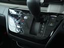 シフトレバーはインパネシフト☆余分なスペースを使いませんので、運転席周りの空間をより広く使うことが出来ます!エアコン操作部は先進的なタッチパネル式です☆