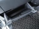 助手席手前の大容量のグローブボックスです!車検証やお車関連の書類の保管場所にピッタリです!