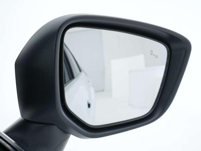 ブラインドスポットモニター搭載！車線変更の際に、移動先のレーンに車がいる場合には点滅して教えてくれます！