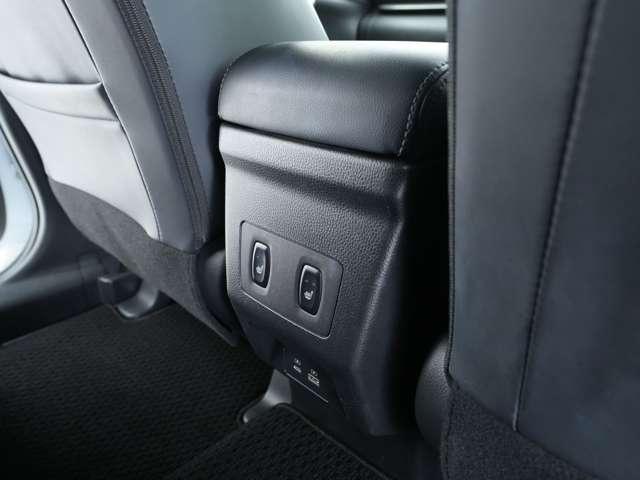 後席にもシートヒーターが備わっておりますので、後席の方も快適な温度で乗車していることが出来ます♪