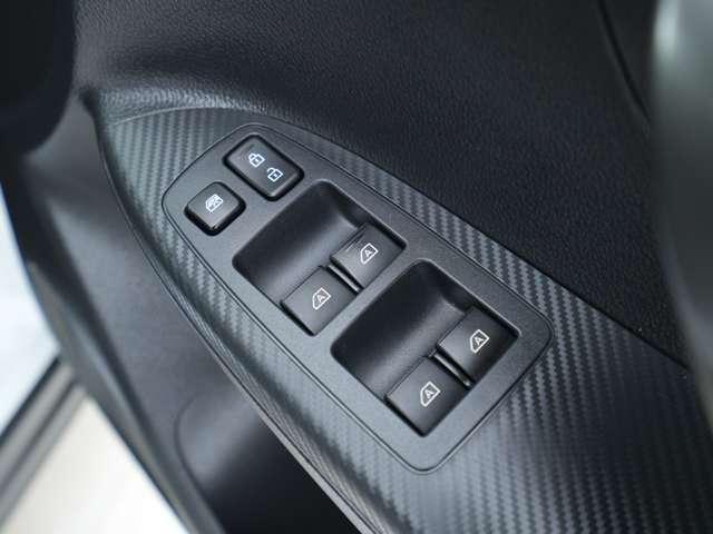 運転席から窓の開閉をロックすることができますので誤操作の心配がなく安心です♪