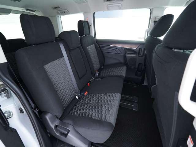 デリカＤ：５ Ｐ　純正１０．１型ナビ　ＥＴＣ　ドライブレコーダー　電動シート　電動リアゲート　両側電動スライドドア　シートヒーター　レーンキープアシスト　パドルシフト（7枚目）