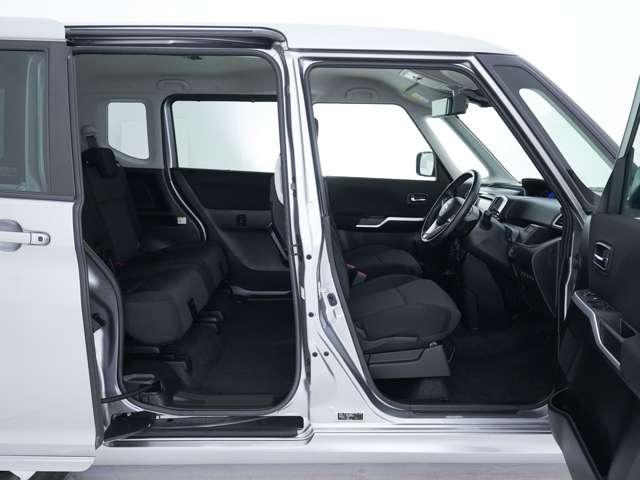 ��Ȃ̓X���C�h�h�A�ɂȂ��Ă���傫���J�����Ƃ��o���܂��̂ŁA������ł��X�[�c�P�[�X�Ȃǂ̑�^�̂��ו���ςݍ��ގ����o���܂��I