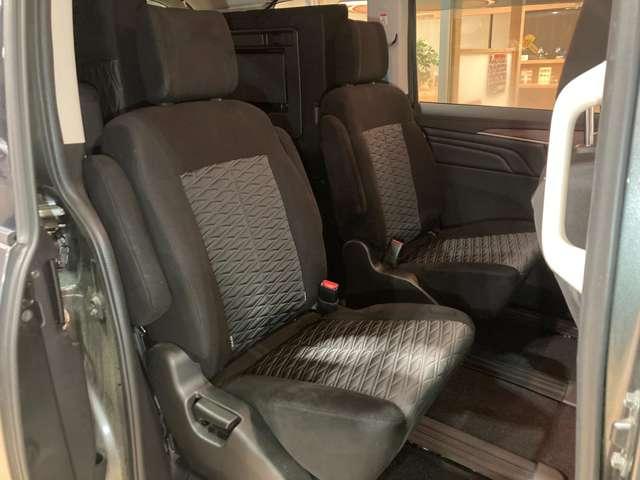 デリカD:5 G パワーパッケージ 4WD 3列シート ウォークスルー フルフラット 電動リアゲート シートヒーター オートクルーズコントロール アイドリングストップ オートマチックハイビーム オートライト 100V電源 寒冷地仕様(10枚目)