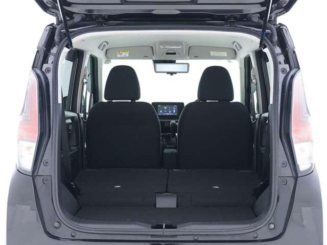 後席を全て折り畳むことで、ボディ後方を目一杯使った大容量の荷室を作り出すことが出来ます♪ご夫婦やご友人とのお出かけにもピッタリなお車となっております！