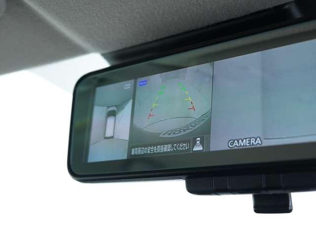 オプションの先進安全パッケージ装着☆デジタルルームミラー＋マルチアラウンドモニターで安全確認をサポート！