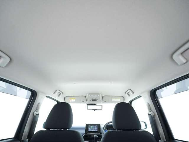 広々とした天井は高めになっているので、窮屈感を感じさせにくくなっております♪