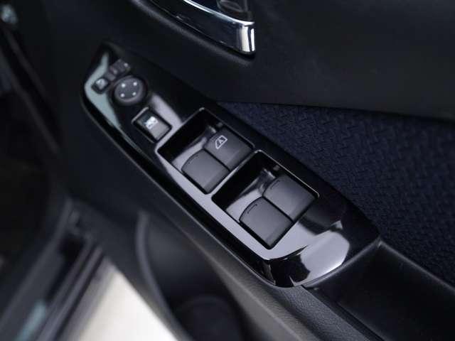 運転席から窓の開閉をロックすることができますので誤操作の心配がなく安心です♪