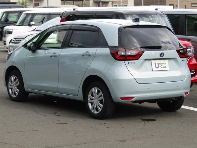フィット ｅ：ＨＥＶホーム　当社試乗車ＵＰ　コネクトディスプレイ　全方位カメラ　ホンダセンシング　前側ドラレコ　ＥＴＣ　フルセグ　Ｂｌｕｅｔｏｏｔｈ　ＬＥＤライト　電動パーキングブレーキ　サイドエアバッグ　パーキングセンサー（47枚目）