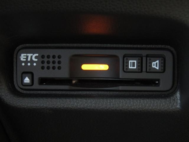フィット １３Ｇ・Ｌホンダセンシング　ワンオーナー　純正ディスプレイオーディオ　バックカメラ　前後ドラレコ　ＥＴＣ　ワンセグ　Ｂｌｕｅｔｏｏｔｈ　ＵＳＢ　ＬＥＤライト　オートライト　オートエアコン　サイドエアバッグ　ドアバイザー（10枚目）