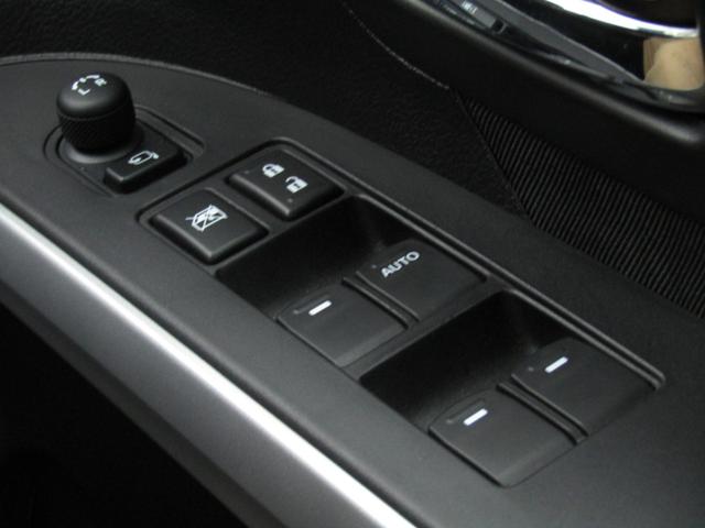 ＳＸ４ Ｓクロス ベースグレード　ワンオーナー　社外ナビ　バックカメラ　衝突軽減ブレーキ　ＥＴＣ　フルセグ　Ｂｌｕｅｔｏｏｔｈ　ＵＳＢ　ＣＤ／ＤＶＤ　ＬＥＤライト　オートエアコン　シートヒーター　サイドエアバッグ　パドルシフト（21枚目）