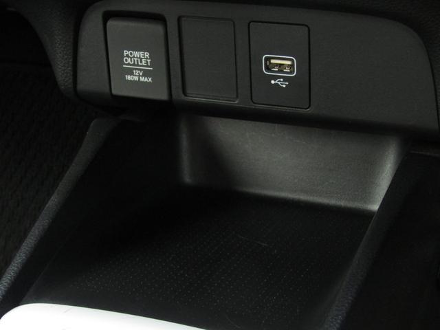 フィット ベーシック 当社レンタカーUP 純正8インチナビ バックカメラ ホンダセンシング 前側ドラレコ ETC フルセグ Bluetooth ハロゲンライト マニュアルエアコン パーキングセンサー サイドエアバッグ(11枚目)