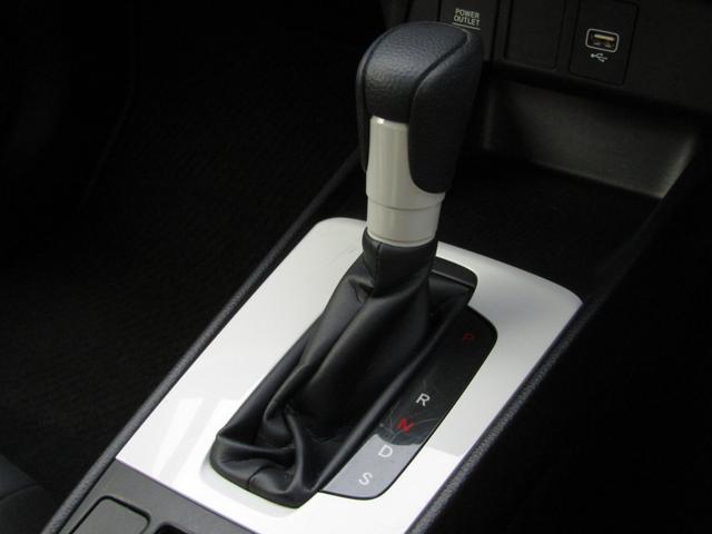 フィット ベーシック 当社レンタカーUP 純正8インチナビ バックカメラ ホンダセンシング 前側ドラレコ ETC フルセグ Bluetooth ハロゲンライト マニュアルエアコン パーキングセンサー サイドエアバッグ(12枚目)
