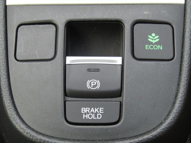 フィット ベーシック 当社レンタカーUP 純正8インチナビ バックカメラ ホンダセンシング 前側ドラレコ ETC フルセグ Bluetooth ハロゲンライト マニュアルエアコン パーキングセンサー サイドエアバッグ(13枚目)