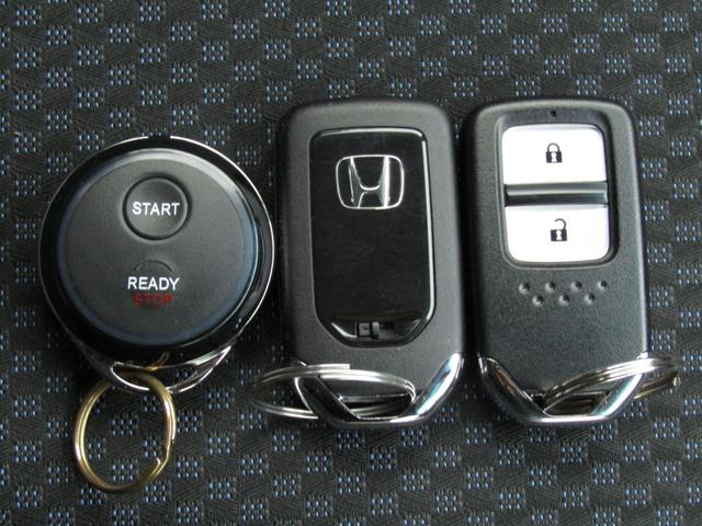 フィット 13G・Lホンダセンシング ワンオーナー 純正ナビ バックカメラ エンスタ ETC フルセグ Bluetooth USB LEDライト オートライト オートエアコン ドアバイザー サイドエアバッグ アームレストコンソール(7枚目)