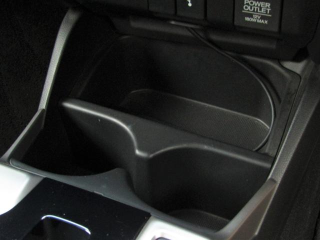 フィット 13G・Lホンダセンシング ワンオーナー 純正ナビ バックカメラ エンスタ ETC フルセグ Bluetooth USB LEDライト オートライト オートエアコン ドアバイザー サイドエアバッグ アームレストコンソール(12枚目)