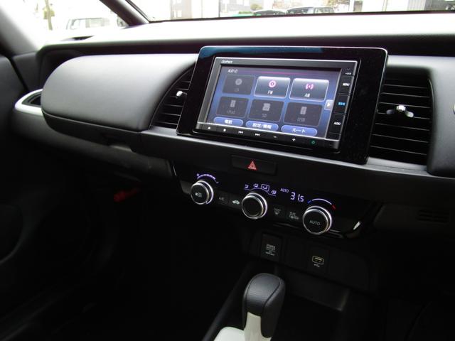 フィット ホーム　ワンオーナー　純正ナビ　バックカメラ　ホンダセンシング　エンスタ　Ｂｌｕｅｔｏｏｔｈ　ＵＳＢ　ＬＥＤライト　オートハイビーム　電動パーキングブレーキ　オートエアコン　サイドエアバッグ　パーキングセンサ（8枚目）