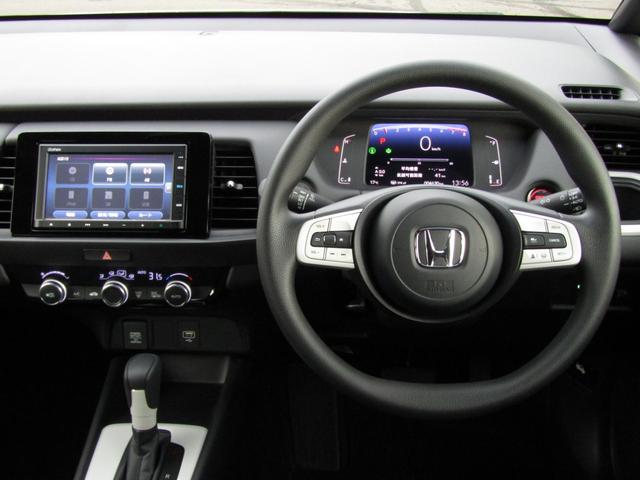 フィット ホーム　ワンオーナー　純正ナビ　バックカメラ　ホンダセンシング　エンスタ　Ｂｌｕｅｔｏｏｔｈ　ＵＳＢ　ＬＥＤライト　オートハイビーム　電動パーキングブレーキ　オートエアコン　サイドエアバッグ　パーキングセンサ（13枚目）